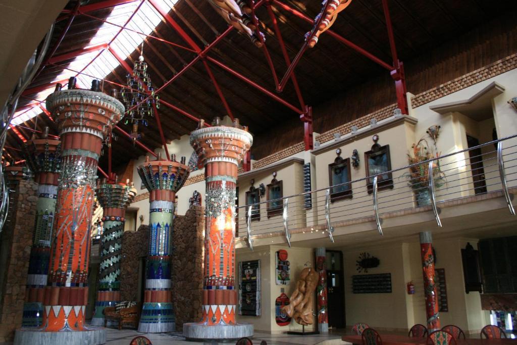 Ammazulu African Palace Kloof Esterno foto